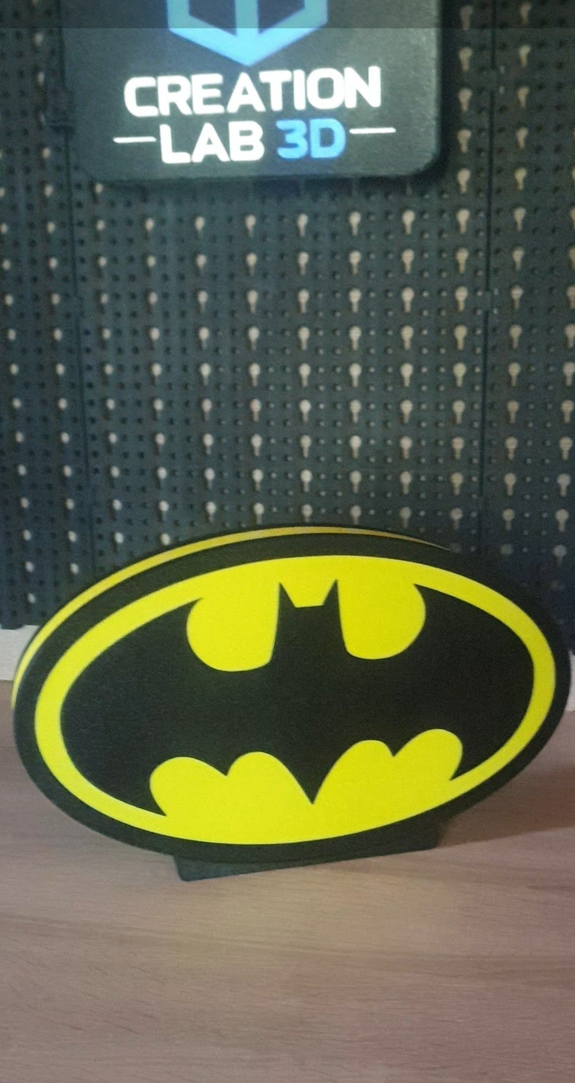Batman Logo Lightbox – Φωτιζόμενο Διακοσμητικό Σήμα Νυχτερινού Ιππότη