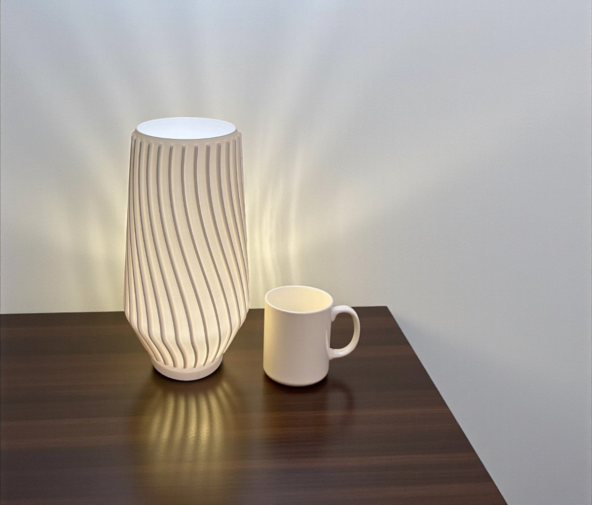 🛒 Lumos Curve Επιτραπέζιο Φωτιστικό – Minimal Design