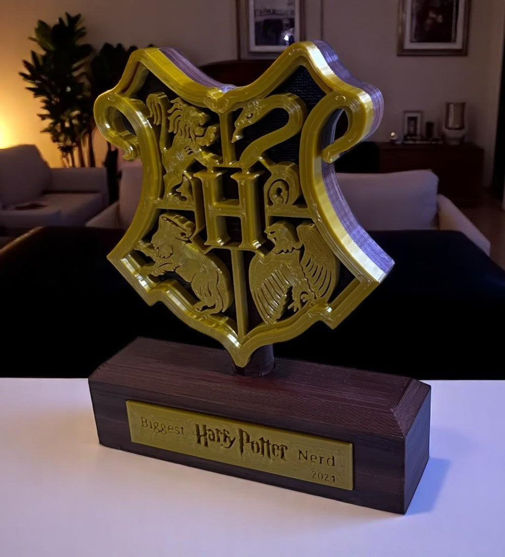 Βραβείο “Biggest Harry Potter Nerd” – 3D Printed Fan Art Διακοσμητικό Με Έμβλημα Χόγκουαρτς