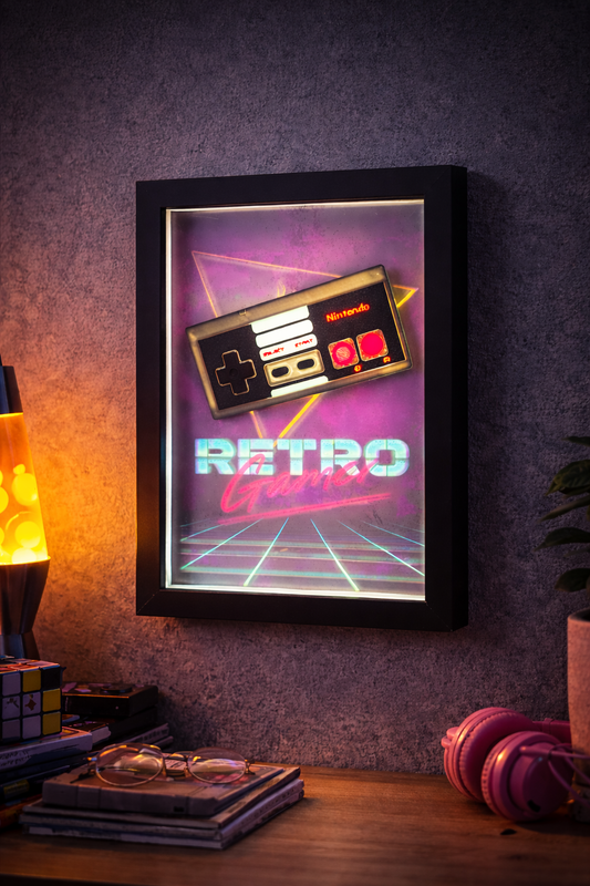 Retro Gamer Shadowbox - Φωτιζόμενο Κάδρο NES Controller 3D Lightbox - Vintage Gaming Decor