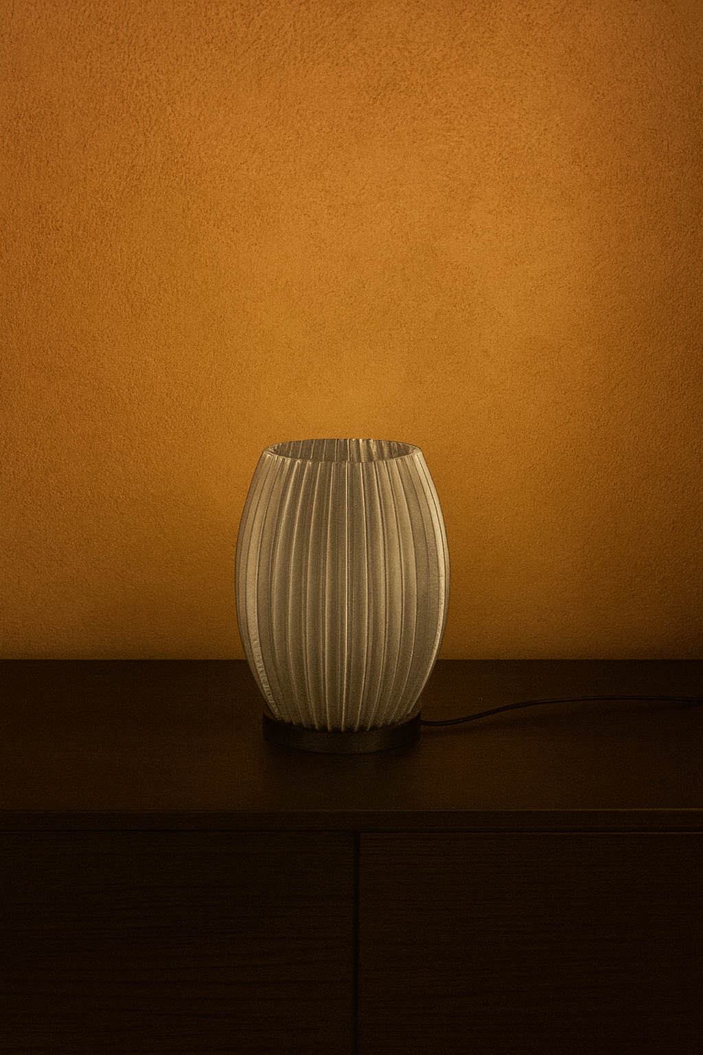 Ribbed Glow Table Lamp - Επιτραπέζιο Φωτιστικό με Ραβδωτή Υφή & Ζεστό Φωτισμό | Elegant Minimal Διακόσμηση