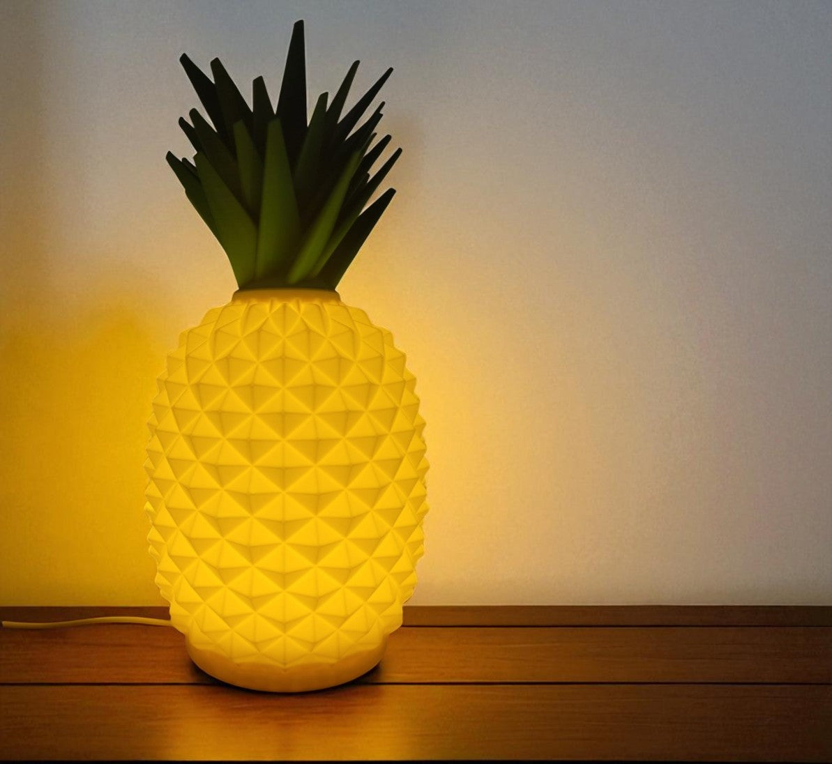 “Tropic Glow” Pineapple Lamp – A Touch of Summer All Year Long